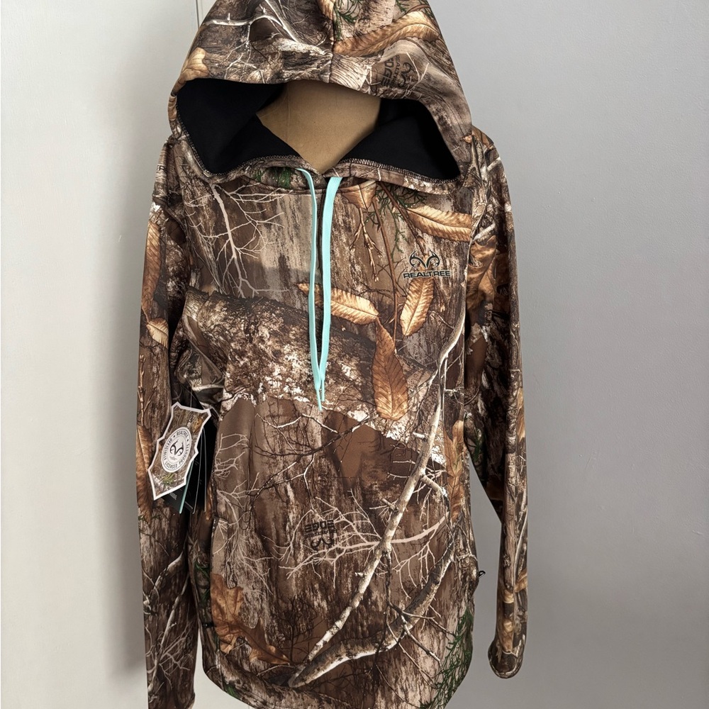 Realtree NWT women’s Performance pullover fleece hoodie in a camouflage pattern